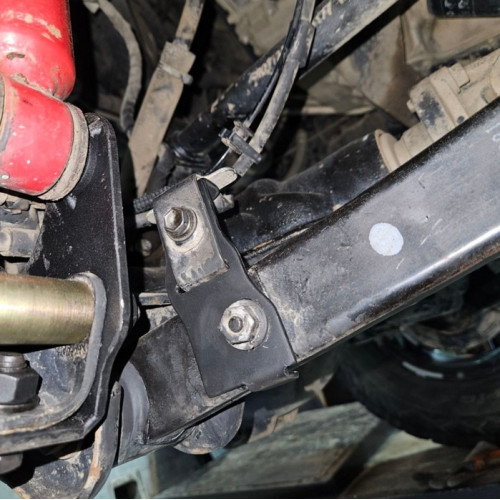 Кронштены переноса тормозных шлангов на JEEP Wrangler JL под лифт 2-4" 