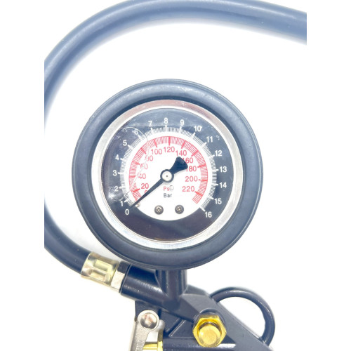 Пистолет для подкачки колёс с манометром залитым глицерином от 0 до 16 Bar 